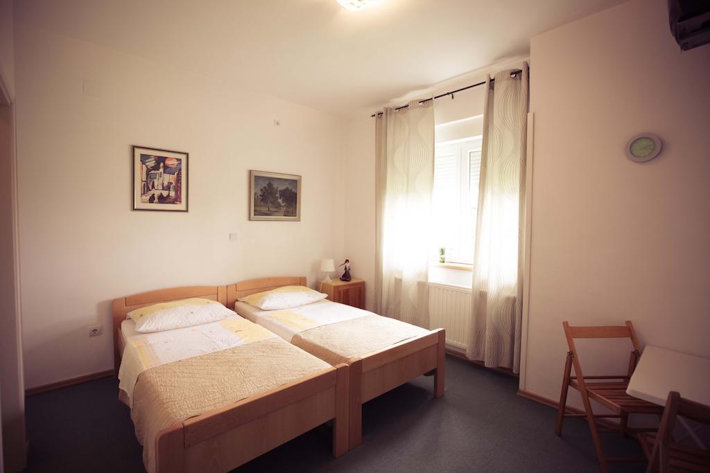 Rooms Medved Самобор Екстер'єр фото